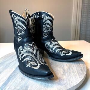 Shyanne Black Embroidered Rhinestone Western Booties Boots Size 8.5 M Snip Toe`